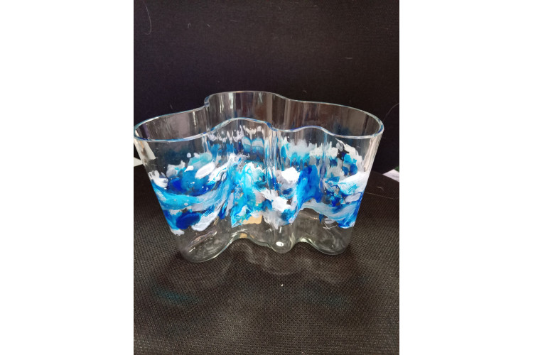 Sweet Pea And Bumble wavy vase